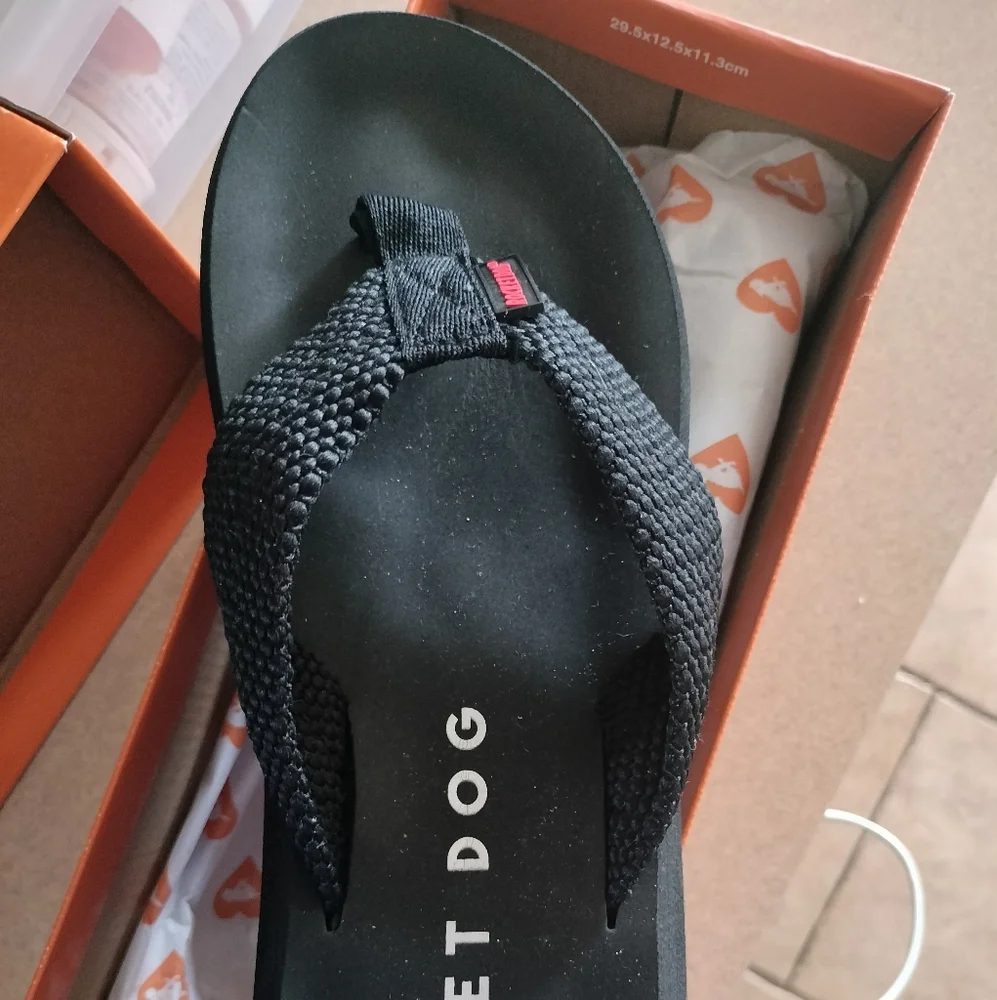 Rocket Dog flip flops - Picture 1 of 3